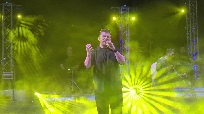 PXL_20251227_213558401